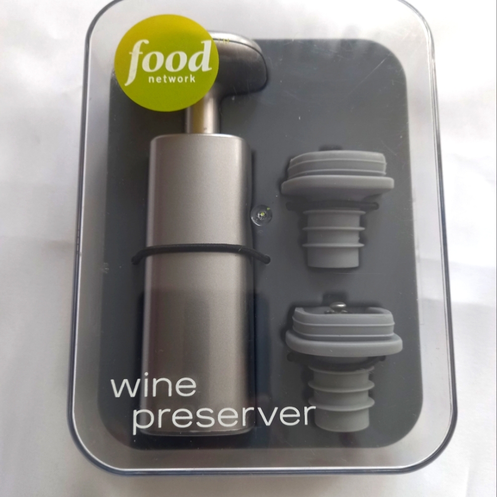 NIB 3-Piece Food Network Wine Preserver Set Vacuum & Two Stoppers